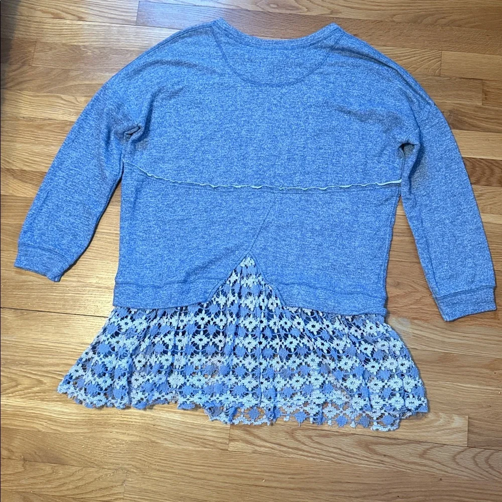 Free people beach Blue‎ tunic Sweater with Lace Hem size M/L